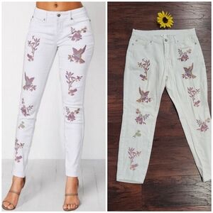 VENUS Floral Embroidered White Jeans 🌹